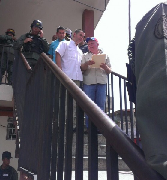 Marcha de la MUD en Monagas llegó hasta la sede del CNE y entregó el documento Foto:NDP