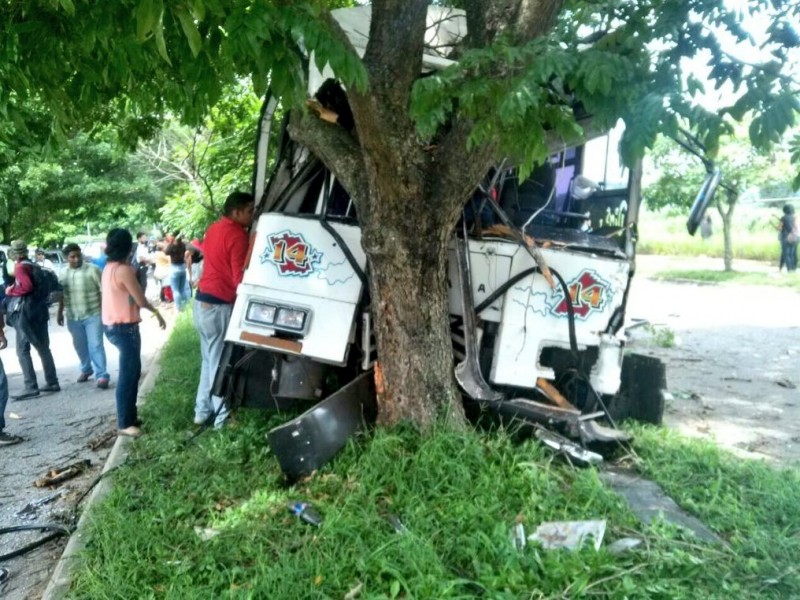 Por choque también resultaron lesionadas tres personas, según los reportes de los bomberos de la Universidad de Carabobo