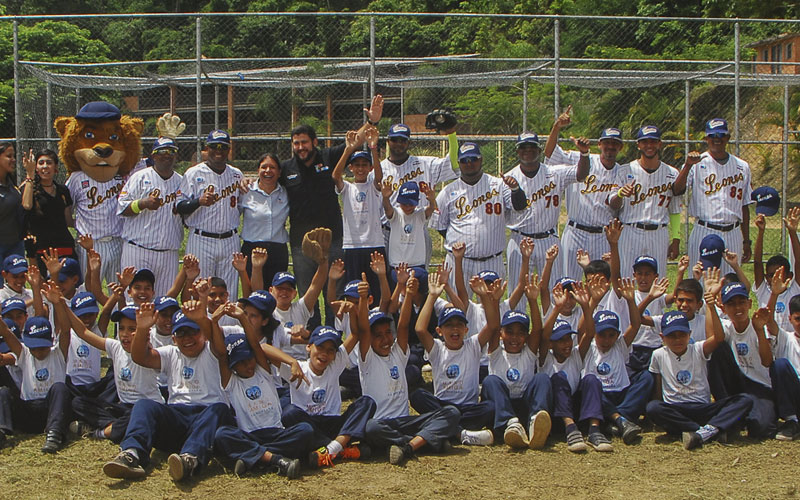 Leones del Caracas y la Alcaldía de El Hatillo llevan deporte a los niños de Turgua