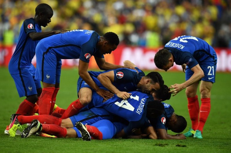 Francia derrota 2-1 a Rumanía en la apertura de la Eurocopa-2016