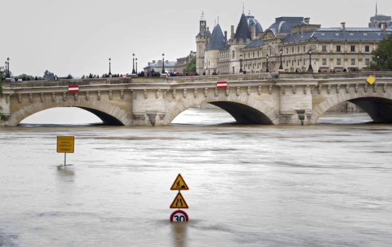 Declaran a Francia en "alerta" tras inundaciones la semana pasada dejando así una cantidad relevante de damnificados y fallecidos en el país/ Foto: EFE