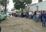 Reportan aproximádamente 600 personas en cola en el tercer día de validación de firmas/Foto: Beatriz Yáñez
