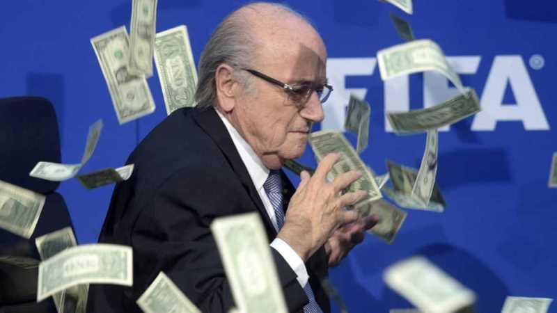 La FIFA dijo que una investigación interna reveló que los dirigentes habían recibido 79 millones de francos suizos (80 millones de dólares) en compensaciones en un período de cinco años.