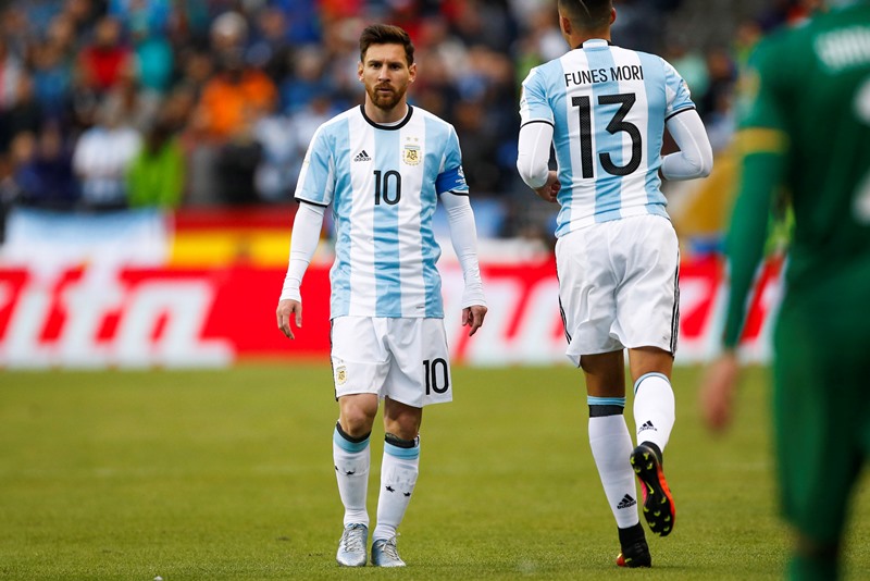 El astro Lionel Messi renovó su deseo de conquistar la Copa América Centenario tras ganar Argentina el Grupo D, pero pidió primero “pensar en Venezuela”