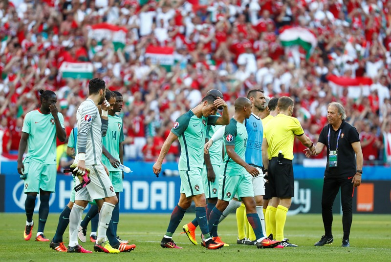Con un doblete de su astro Cristiano Ronaldo, Portugal empató 3-3 con Hungría y se clasificó como tercero del grupo F de la Eurocopa, este miércoles en Lyon.