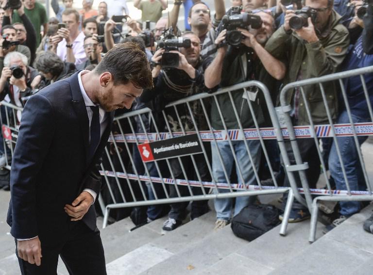 La Audiencia de Barcelona ha condenado al futbolista internacional argentino del FC Barcelona Leo Messi a un año y nueve meses de cárcel por tres delitos de fraude a Hacienda entre 2007 y 2009