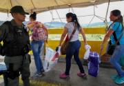 Venezolanos aprovecharon el cruce de la frontera para adquirir productos básicos/Foto: AFP