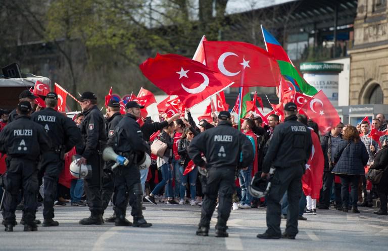 Una ola de despidos y arrestos golpea Turquía luego del intento de golpe de Estado