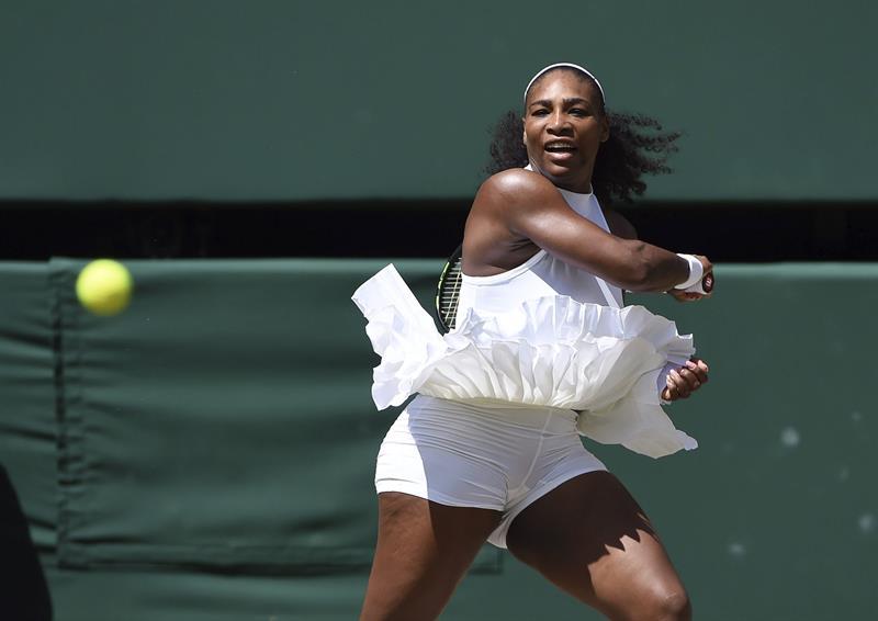Serena se impuso a Elena Vesnina 6-2, 6-0 para acceder a la final de Wimbledon, donde podría encontrarse con su hermana mayor Venus