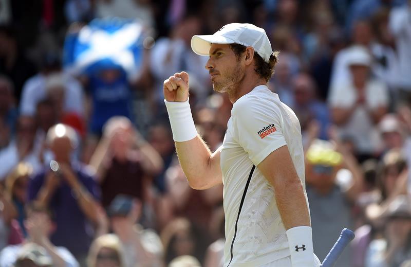 El británico se impuso a Milos Raonic, por 6-4, 7-6 (3) y 7-6 (2) para ganar su segundo título de Wimbledon, el tercero en su cuenta del Grand Slam