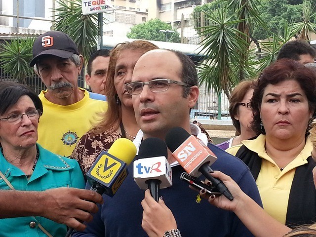 Diputado Jorge Millán denuncia que le anularon el pasaporte