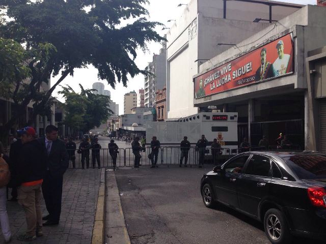 Alrededores del Palacio de Justicia minutos antes de la audiencia pública de López/Foto: Kimberly Valecillo/Analítica