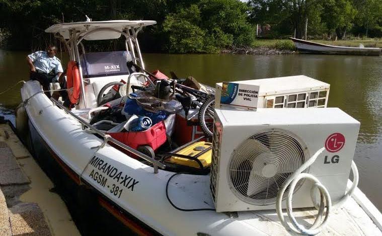 Autoridades recuperan 50 objetos tras el sospechoso arribo de una embarcación en las vías que se dirigen a Río Chico/ Foto: Cortesía