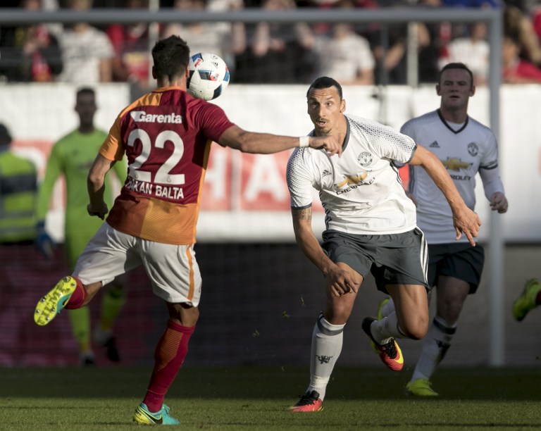El nuevo jugador del Manchester United, Zlatan Ibrahimovic, abrió el marcador con un autentico golazo en un partido amistoso ante el Galatasaray de Turquía