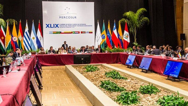 Paraguay ha rechazado abiertamente el anuncio de Venezuela, que el viernes informó al resto de países miembros del Mercosur (Argentina, Brasil, Paraguay y Uruguay) que asumía el ejercicio de la presidencia temporal del bloque