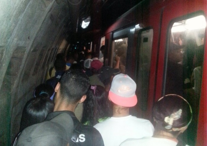 Un tren del metro se accidento entre en Chacao y Chacaito