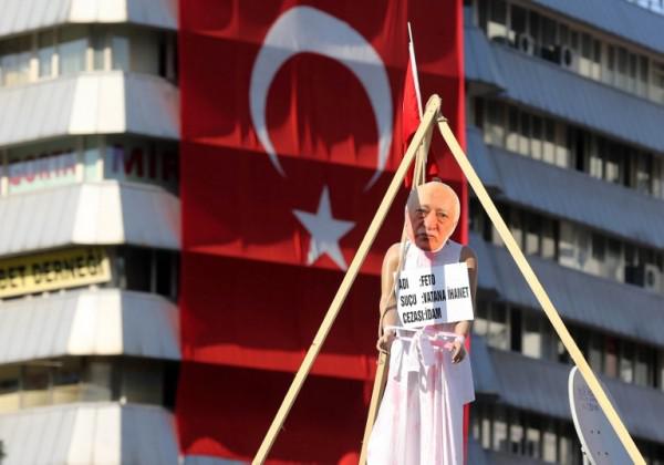 Turquia emitió orden de detención contra el predicador Gülen