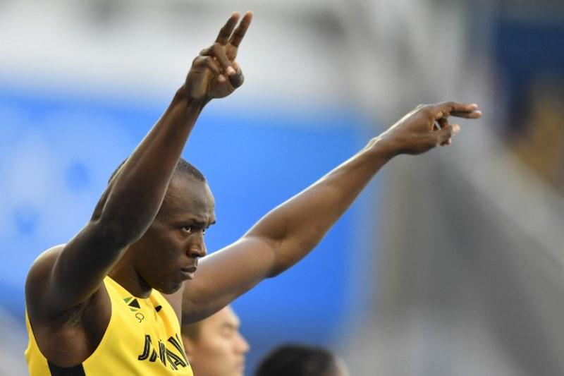 Con un tiempo de 10.07, Bolt ganó la séptima de las ocho series y tratará de conquistar el oro el domingo, primero en las semifinales y después en la final.