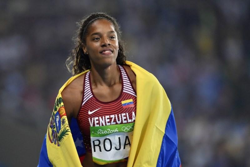 La venezolana consiguió la medalla plateada tras saltar 14.98 metros en el salto triple del atletismo