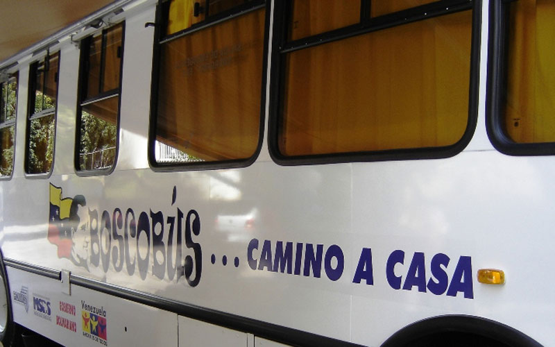 Banesco renovó su Programa BoscoBus el cual atiende a niños de calle