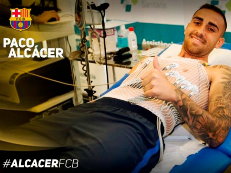 Paco Alcácer (23 años), procedente del Valencia CF, ya es nuevo jugador del FC Barcelona, tras haber pasado este lunes la revisión médica en el Camp Nou