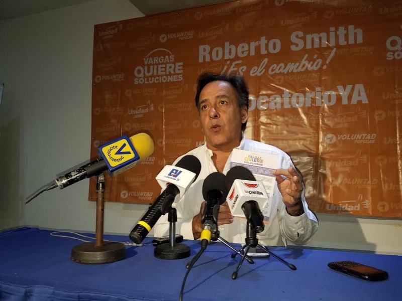 Roberto Smith asegura que hay un plan de amedrentamiento y terror en contra de los funcionarios público por parte del gobernador de Vargas/ Foto: Cortesía