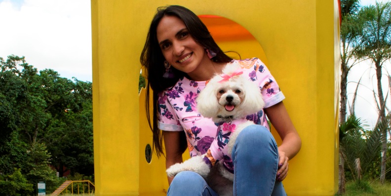 Sindy Gaviria, diseñadora de ropa para perros