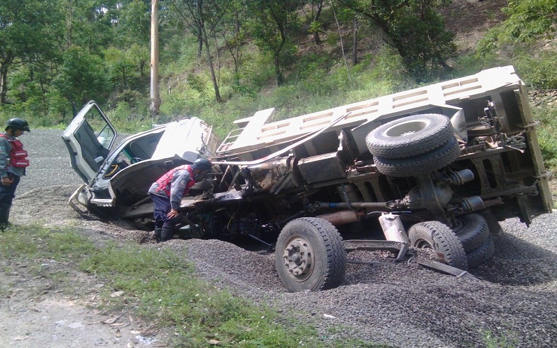 Camión de Barrio Tricolor pierde los frenos en la bajada de Tazón