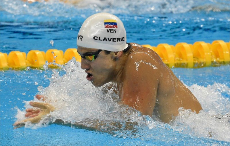El venezolano Carlos Claverie clasificó este martes a las semifinales de los 200 metros pecho de la natación de los Juegos Olímpicos