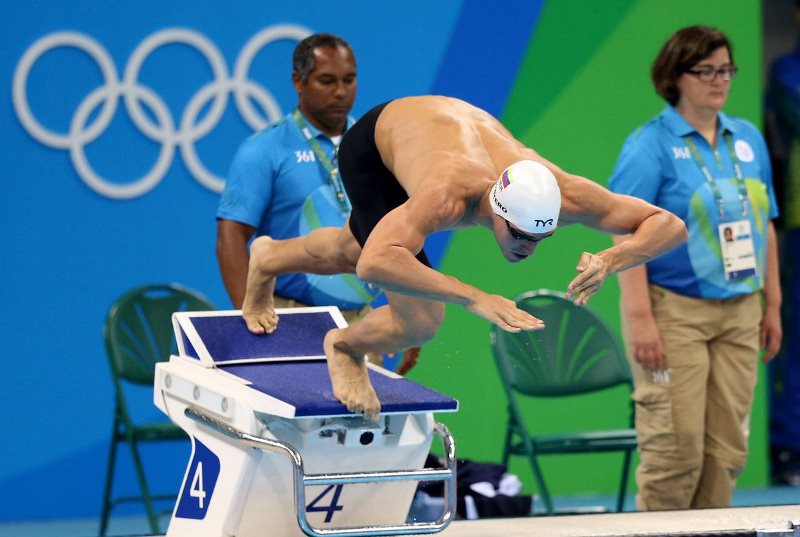 El venezolano Cristian Quintero clasificó este domingo a las semifinales de la prueba de 200 metros estilo libre, en el segundo día de competencia de la natación en los Juegos Olímpicos Río 2016.