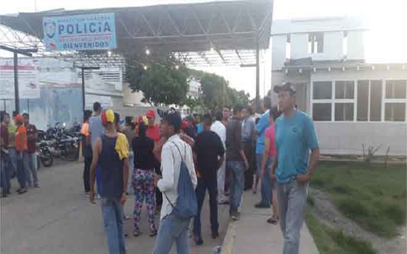 La tarde de este jueves se pudo conocer que la Policía Nacional Bolivariana (PNB) detuvo a ocho activistas opositores cuando organizaban un volanteo