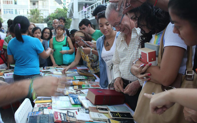 Nuevo Cambalache de libros en la Plaza LPG realizan Cultura Chacao y ReLectura