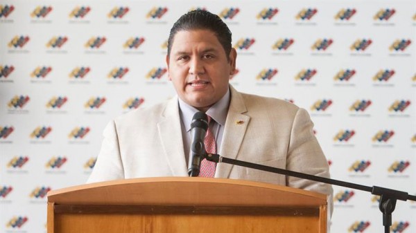 El rector del CNE Luis Emilio Rondón informó que Copafi discutiría este lunes la solicitud de recolección de apoyos para el referendo revocatorio contra Maduro