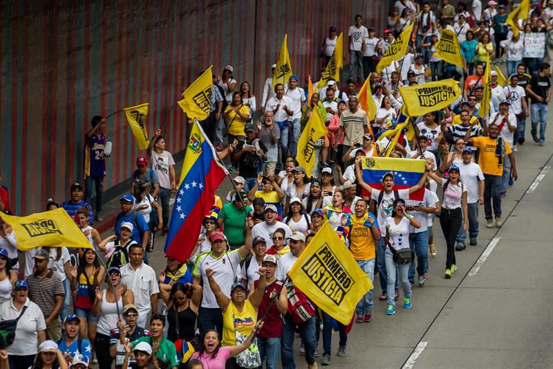 Opositores encaminados a llenar 18,7 kilómetros de avenidas en la Toma de Caracas