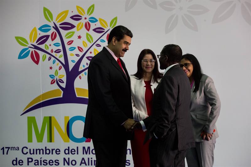 Maduro Cumbre MNOAL