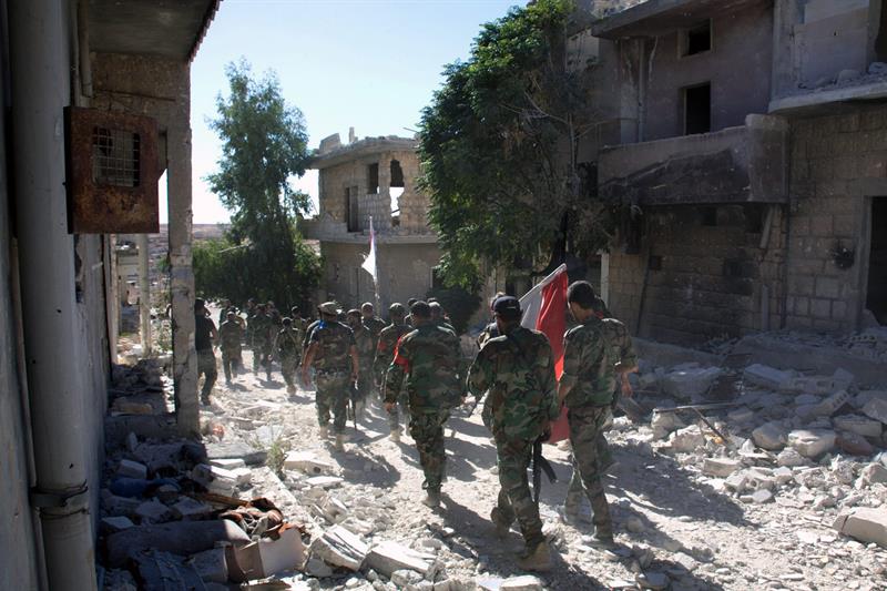 En un comunicado, la sala de operaciones de los insurgentes informó que las fuerzas del Ejército Libre Sirio controlaron el pueblo de Ajtarín tras combates contra el EI/ Foto: Archivo