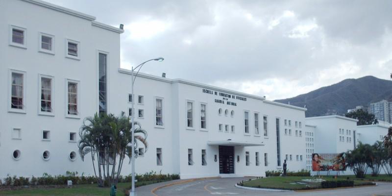 Academia Militar de Venezuela forma parte de la Universidad Militar Bolivariana de Venezuela