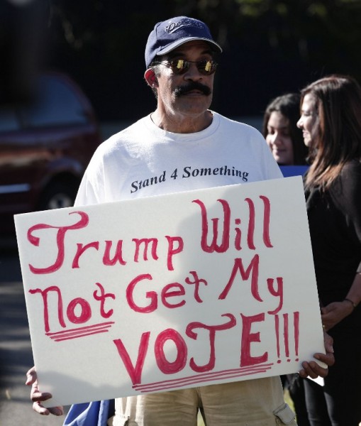 Pancarta de rechazo a Donald Trump, candidato republicano a las elecciones presidenciales de Estados Unidos