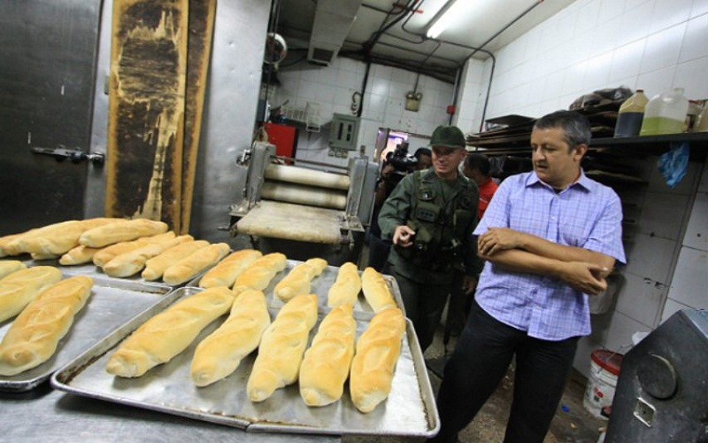El Superintendente Nacional de Precios Justos, William Contreras, realizó un operativo de fiscalización en más de 200 panaderías ubicadas en nueve parroquias de la ciudad capital, en el marco de la Gran Misión Abastecimiento Soberano