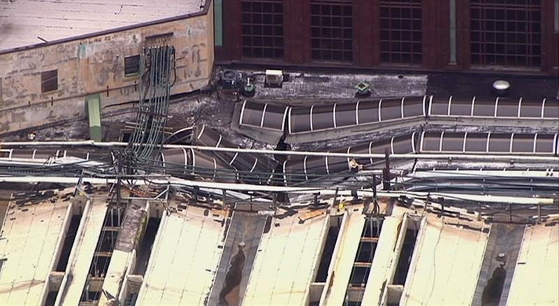 Al menos 75 personas resultaron gravemente heridas, después de que un tren con destino a Hoboken, Nueva Jersey, se empotrara en la estación derribando así un pilar/ Foto: EFE