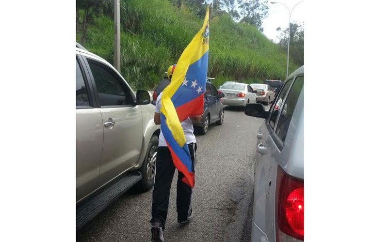 Manifestantes deciden caminar la Panamericana tras bloqueo de la GNB