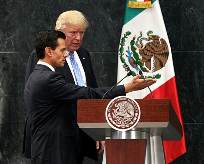 Peña Nieto dialoga con Trump y reconoce "nuevo capítulo" en relación con EEUU