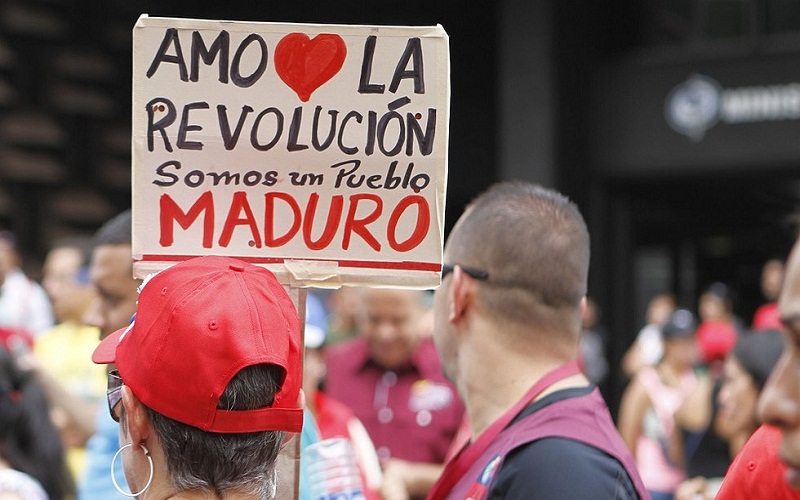 El ministro de Transporte, Ricardo Molina critica al pueblo “que se cree escuálido”