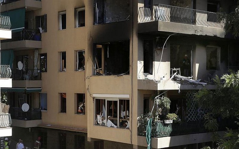 Una persona murió y otras 17 resultaron heridas este domingo por una explosión en un edificio de siete pisos