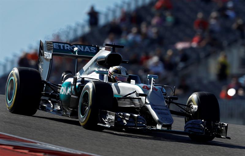Hamilton hizo un mejor registro de 1:34.999 en los últimos instantes de la sesión, mejorando en 216 milésimas el tiempo de Rosberg, actual líder del Mundial