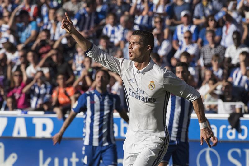 Cristiano Ronaldo, con tres goles, y Álvaro Morata, con otro más, rescataron al Real Madrid, en Vitoria, ante el Deportivo Alavés (1-4)