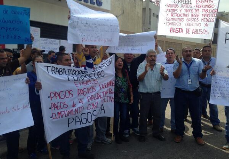 Trabajador de Corpoelec indicó que las manifestaciones seguirán en pie, hasta que el Ejecutivo firme la contratación colectiva/ Foto: Cortesía
