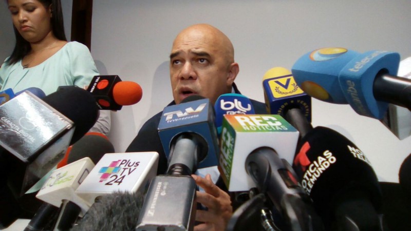 Torrealba dijo que el anuncio será el “resultado de un intenso proceso de consulta” que han realizado desde que se hizo oficial la paralización del revocatorio