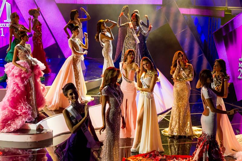 Desfile en traje de gala del Miss Venezuela 2016