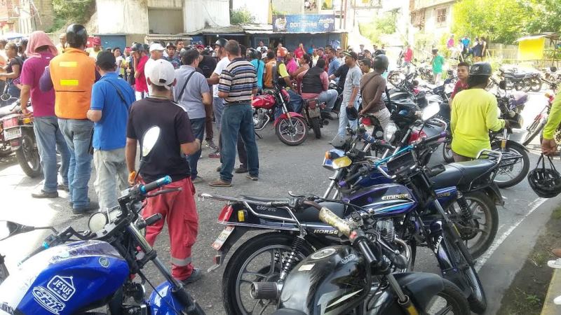 Luis Gil expresó que según mototaxistas se encuentran testigos del hecho donde presuntamente están involucrados funcionarios de la policía/ Foto: Cortesía